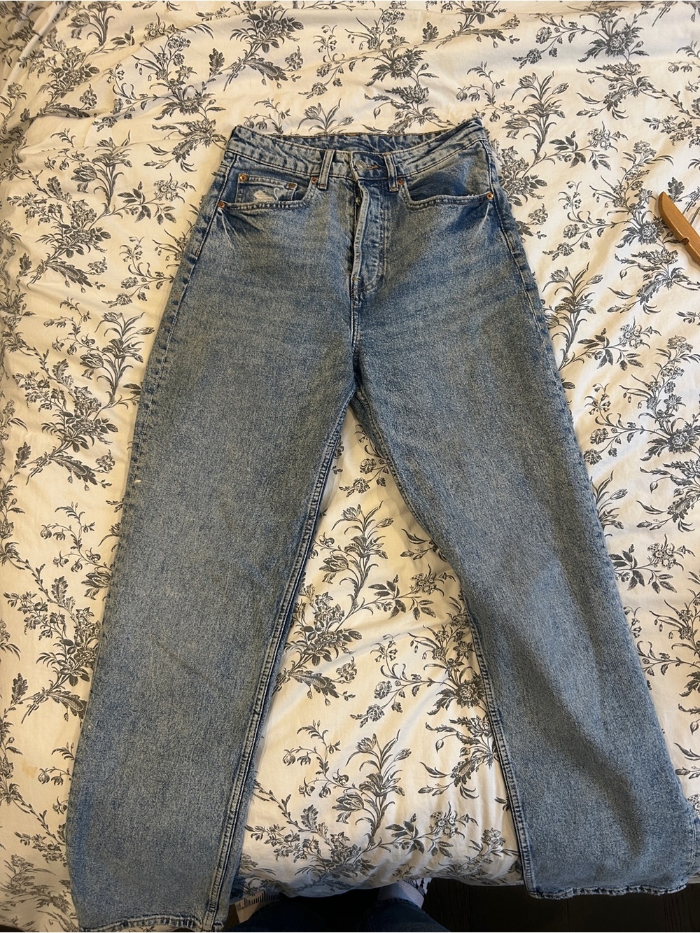 H&M Women's Medium Wash Jeans